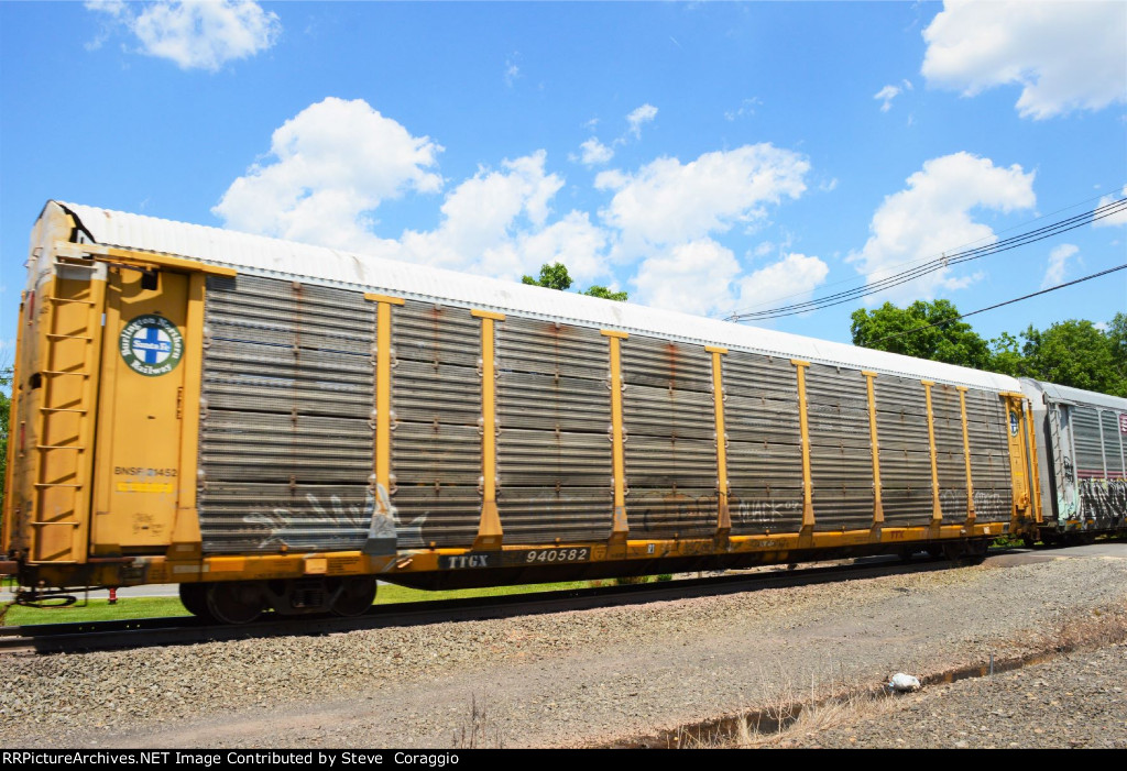 BNSF 21452/ TTGX 940582